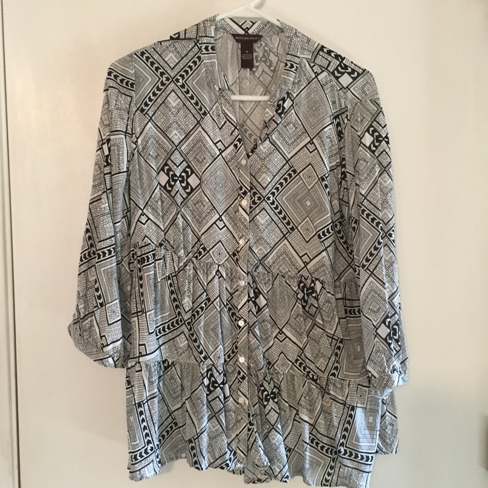 Geometric pattern top